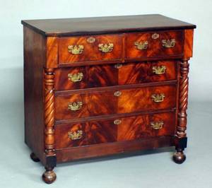 154 CLASSIC MAHOGANY CHEST OF DRAWERS