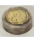 A SILVER BOX WITH A CATHERINE II MEDAL COMMEMORATING A PEACE TREATY WITH TURKEY MEDAL 1774 BOX 19TH C