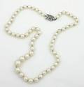 A Ladys Single Strand Graduated Cultured Pearl Necklace