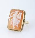 A Yellow Gold Shell Cameo Ring