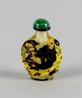 A Chinese Yellow and Black Overlay Glass Snuff Bottle