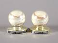 BASEBALL A group of 2 baseballs autographed by Warren Spahn and Darryl Strawberry