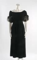 An Oscar de la Renta Black Velvet Evening Gown
