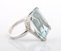 A 14 Karat White Gold and Aquamarine Ring