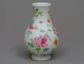 41 FINE FAMILLE ROSE PORCELAIN VASE