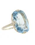 An 18 Karat White Gold and Aquamarine Ring