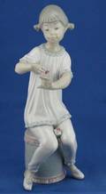 23 Lladro Girl Manicuring 1082 Figurine