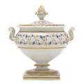 A Worcester Porcelain Sauce Tureen Barr Flight  Barr