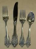 170 THIRTY PIECE STERLING SILVER FLATWARE SET