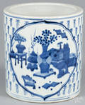 Two Chinese blue and white porcelain pots
