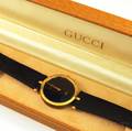 Gucci Model 2000 Black and 18kt Yellow Goldplated Wristwatch