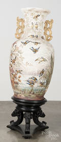 Porcelain palace urn