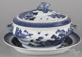Chinese export porcelain Nanking tureen cover and undertray early 19th c
