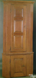 Pennsylvania walnut 1piece corner cupboard ca 1750