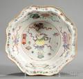 Chinese Export Porcelain Hundred Antiques Decorated Bowl